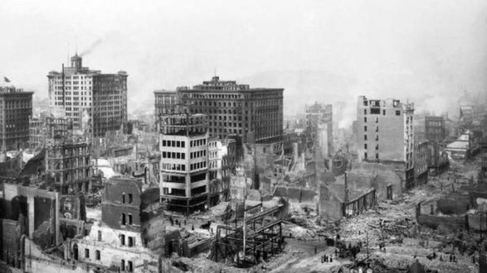 صورة لآثار زلزال ضرب سان فرانسيسكو في عام 1906