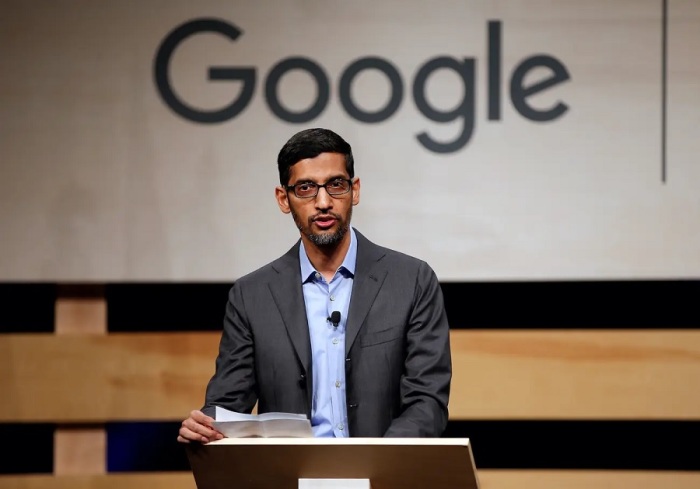 ذكرت صحيفة نيويورك تايمز أن سوندار بيتشاي، الرئيس التنفيذي لشركة جوجل، طلب من بعض الفرق زيادة السرعة والعمل على تطوير منتجات الذكاء الاصطناعي