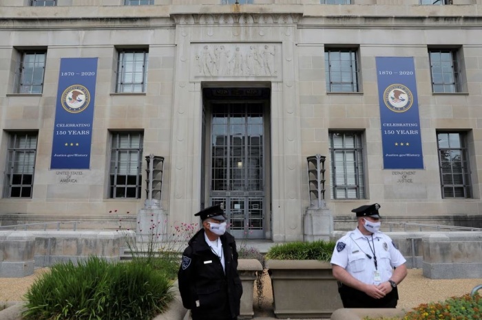 حراس الأمن في مقر وزارة العدل الأمريكية (DOJ) في واشنطن العاصمة، الولايات المتحدة، 10 مايو 2021