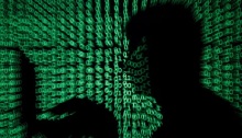 مستفيداً من أدوات التجسس التي يُعتقد أن وكالة الأمن القومي الأمريكية طورتها، قام الهاكرز بشن هجوم إلكتروني مع نشر ذاتي للبرمجيات الخبيثة التي أصابت عشرات الآلاف من أجهزة الكمبيوتر في ما يقرب من 100 دولة