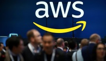 شعار سحابة أمازون Amazon Web Services (AWS) خلال معرض التكنولوجيا في هانوفر، ألمانيا، 22 أبريل 2024
